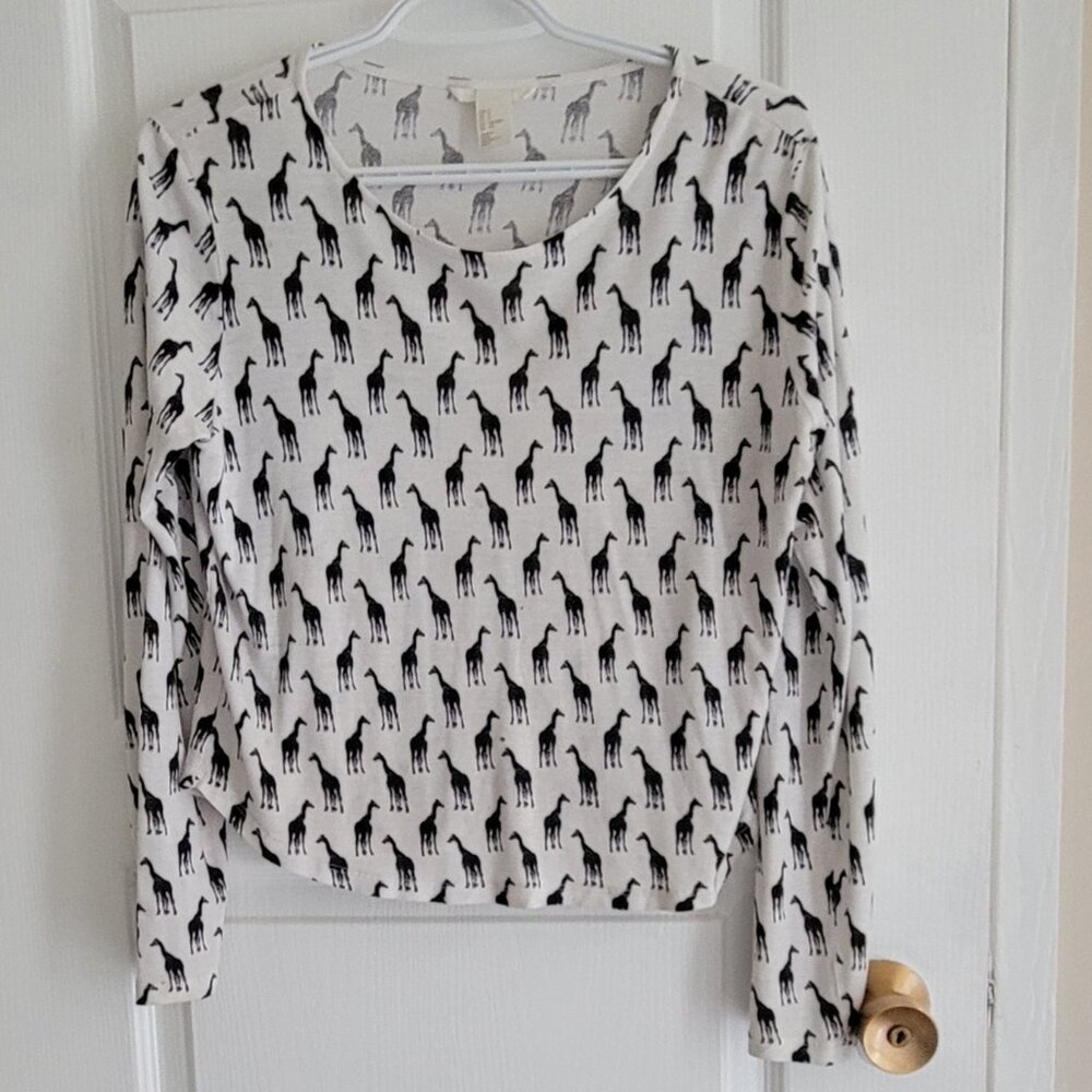 White Top with Giraff Imprints
